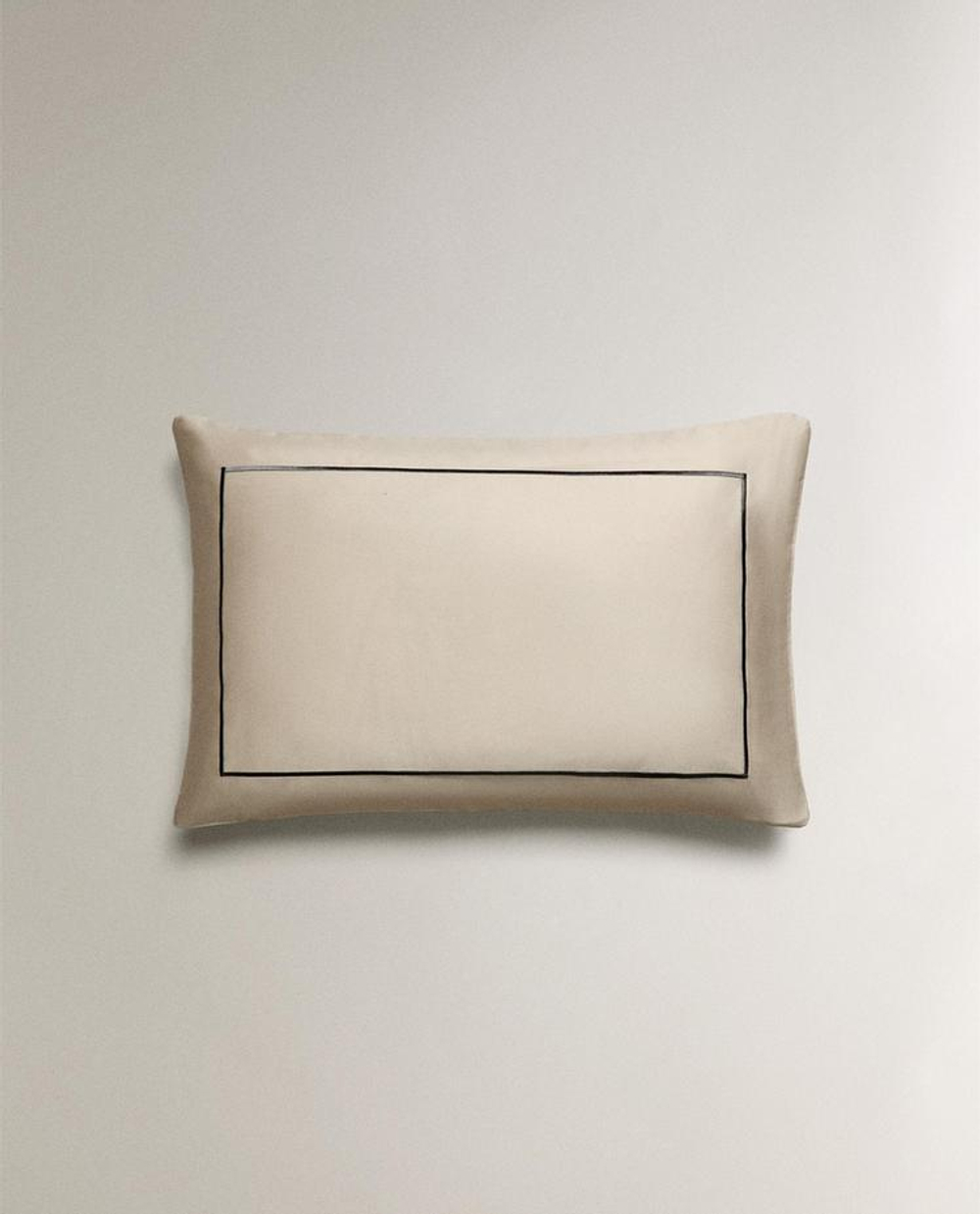 ZARA HOME НАВОЛОЧКА ИЗ САТИНА С ОКАНТОВКОЙ, СЕРЫЙ