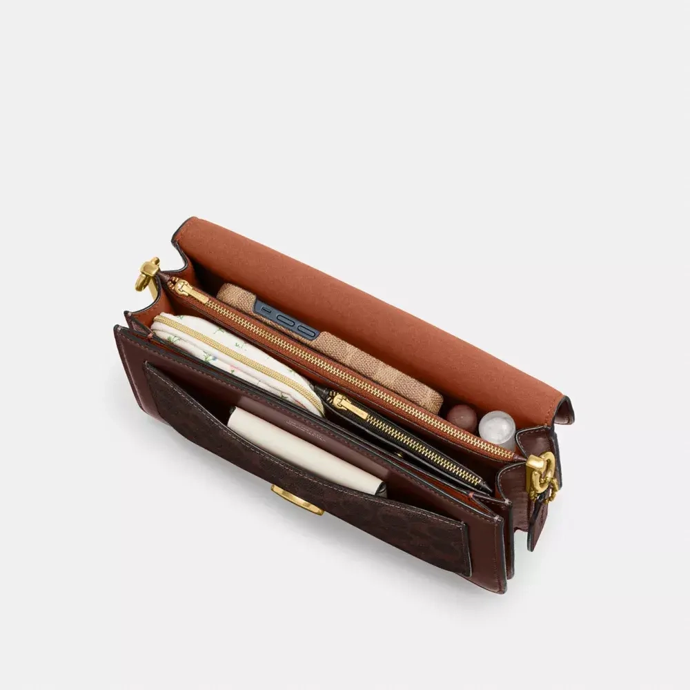 COACH СУМКА ЧЕРЕЗ ПЛЕЧО SIGNATURE CANVAS TABBY 26, ТЕМНО-КОРИЧНЕВЫЙ