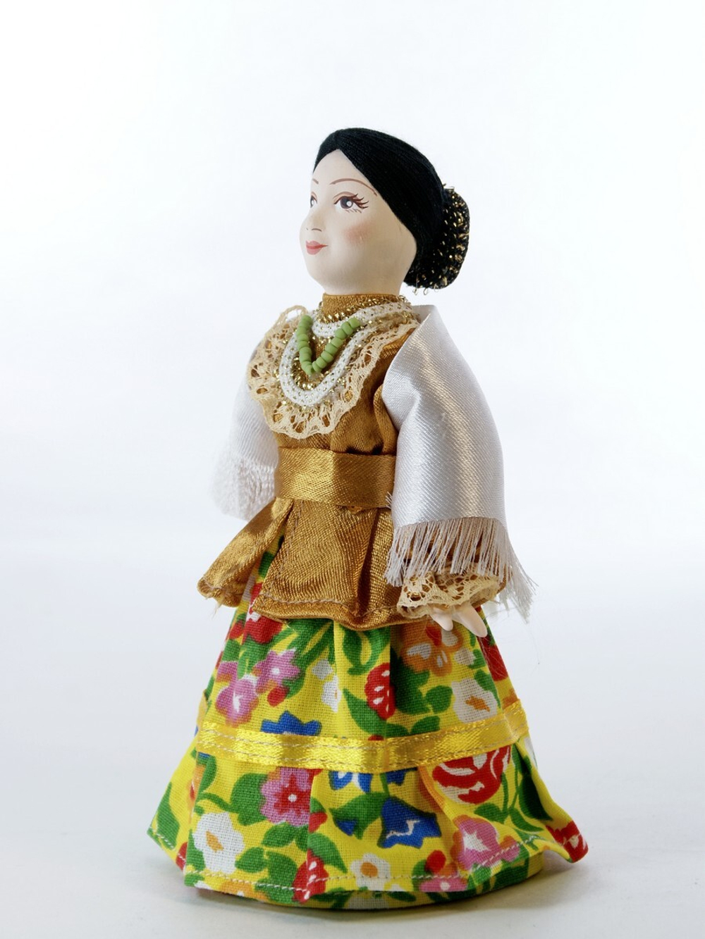 Кукла фарфоровая Донская казачка
