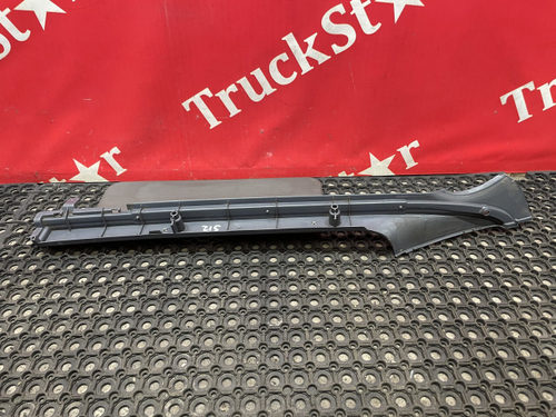 Накладка салона левая