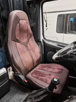 Чехлы Люкс VOLVO FH-13 после 2018 года: водитель от сиденья, пассажир от стойки кабины (один вырез под ремень) (экокожа, коричневый, коричневая вставка)