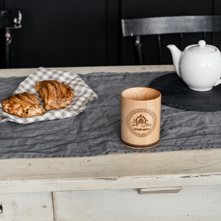 Деревянный стакан для напитков из Кедра с гравировкой. C52