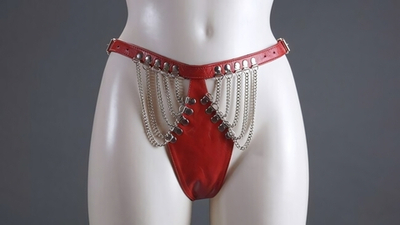 Женские красные кожаные трусы на цепочках (Цвет: красный с серебряным)