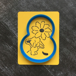 8-ка №11 Слонёнок с цветочком