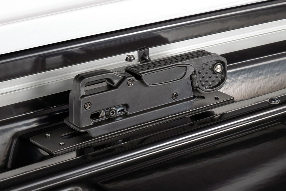 Бокс автомобильный на крышу Pentair COBRA 520L белый глянец, двусторонний