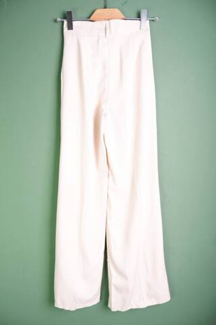 Брюки молочного цвета, визуально на 42 размер, новые