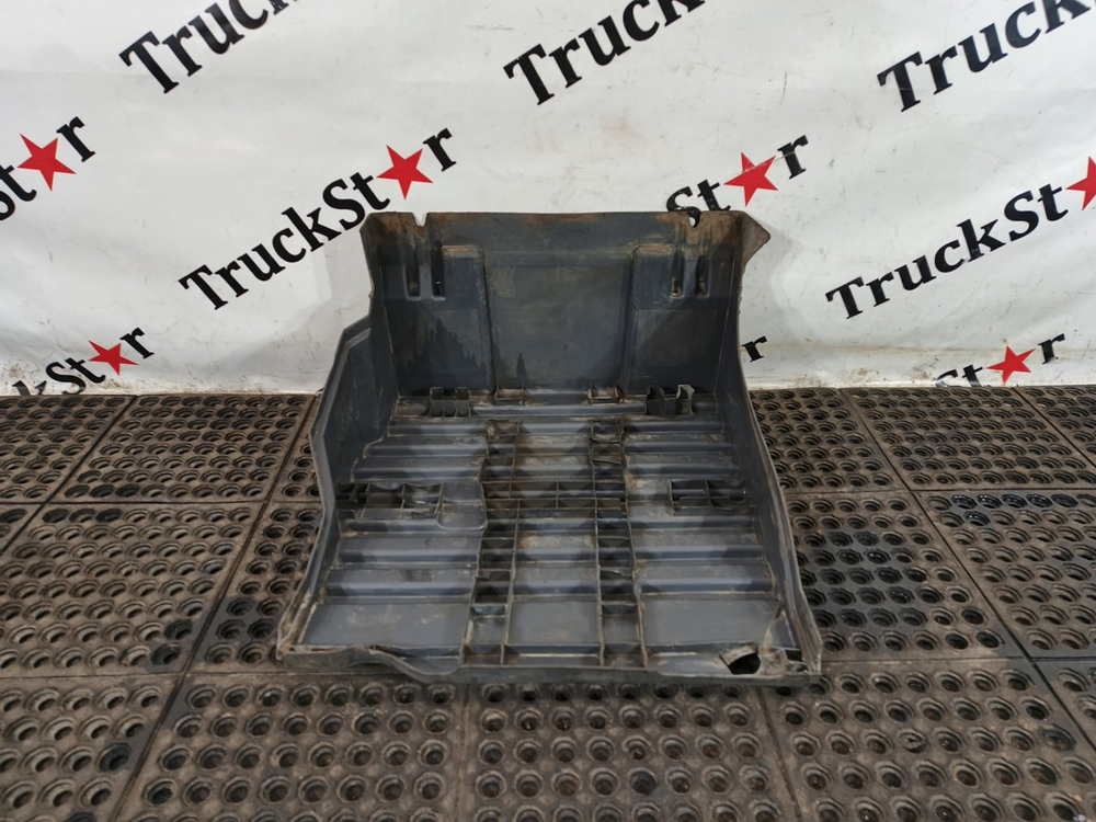 Крышка ящика АКБ