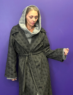 Пальто с поясом / жаккард / черный