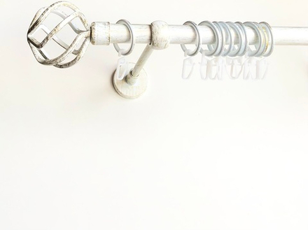 Карниз кованый для штор "Глобо" d20 мм однорядный, цвет белое золото