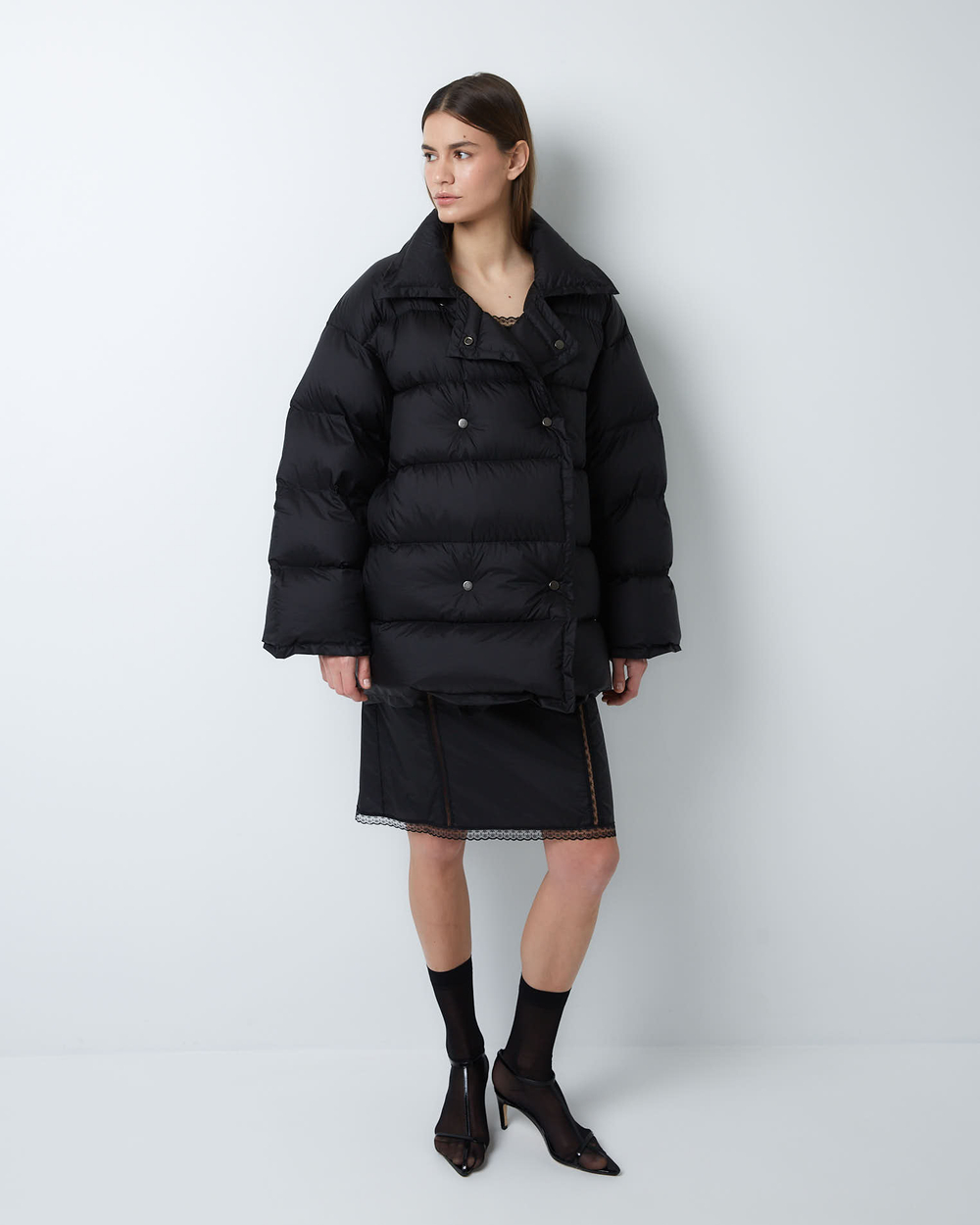 Пуховик двубортный укороченный из итальянского нейлона черный
