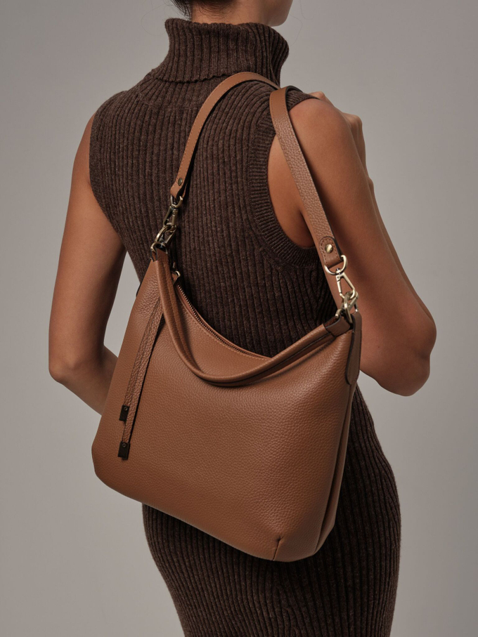 Сумка кожаная на плечо светло-коричневая