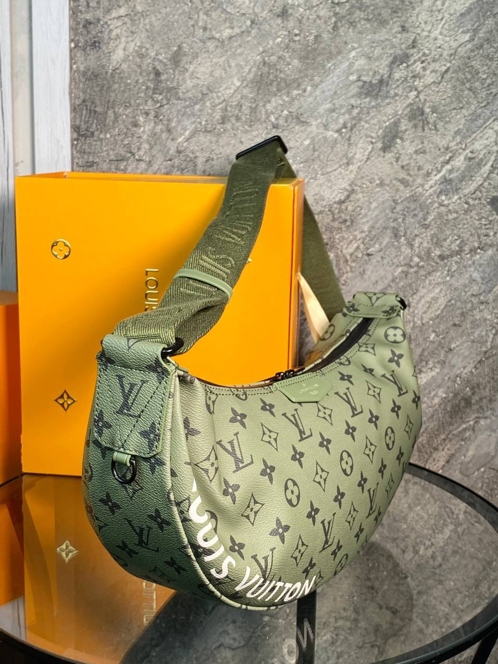 Сумка-мессенджер Louis Vuitton