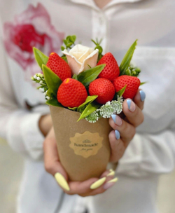 Мини букет «Клубника - крафт»
