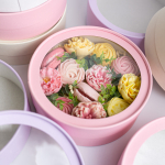 Коробка круглая с окном розовая, 20*7см