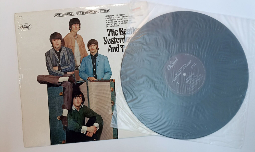 Винтажная виниловая пластинка LP The Beatles Yesterday And Today (USA 1988)