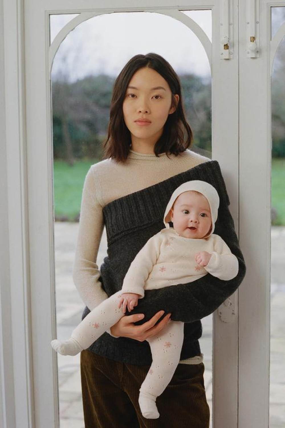 ZARA ВЯЗАНЫЙ ДЖЕМПЕР С ЦВЕТОЧНОЙ ВЫШИВКОЙ, СЛОНОВАЯ КОСТЬ