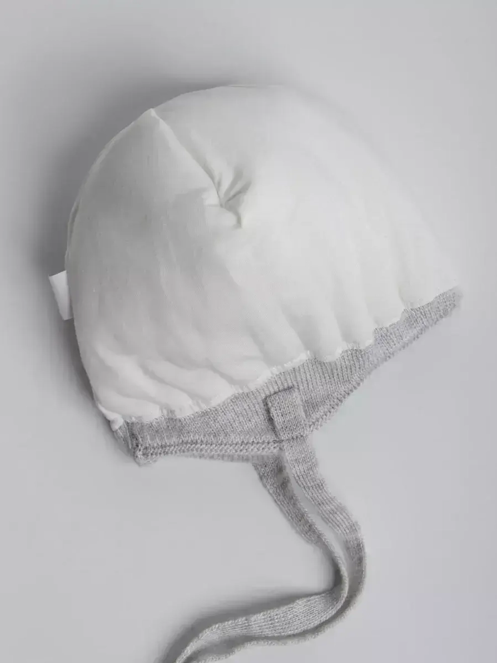 Шапка зимняя вязаная с помпоном на завязках