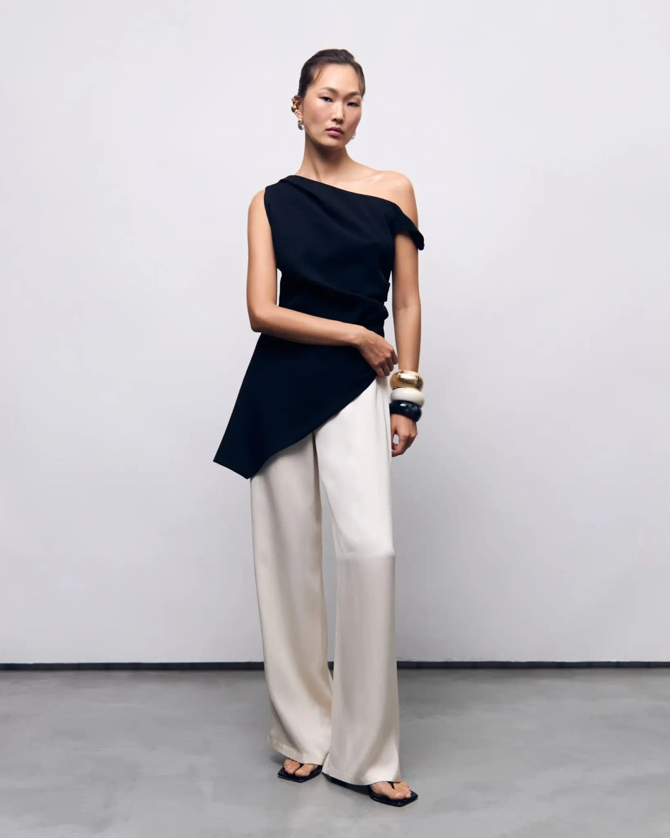 Топ приталенный на одно плечо