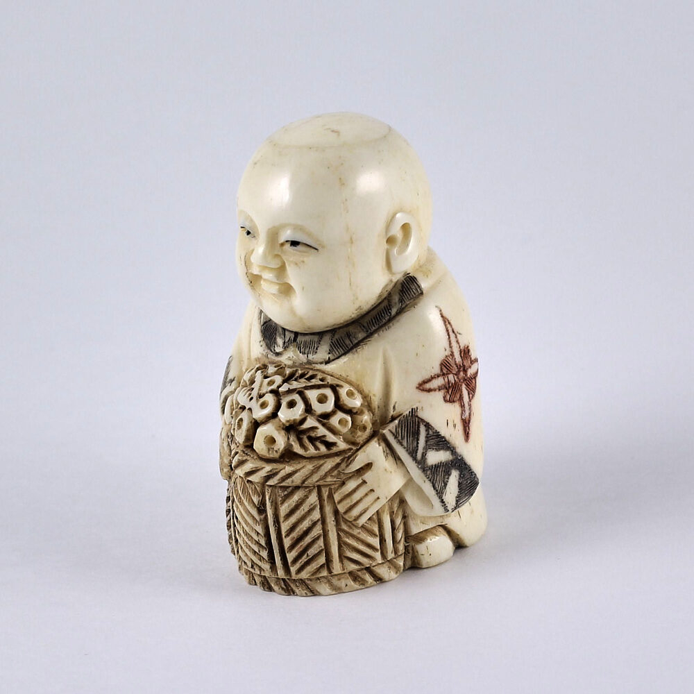 Нэцкэ Монах с корзиной цветов