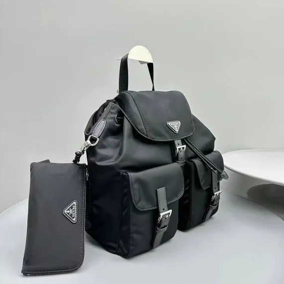 Маленький рюкзак Prada из Re-nylon