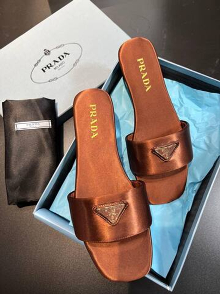 Шлепанцы Prada