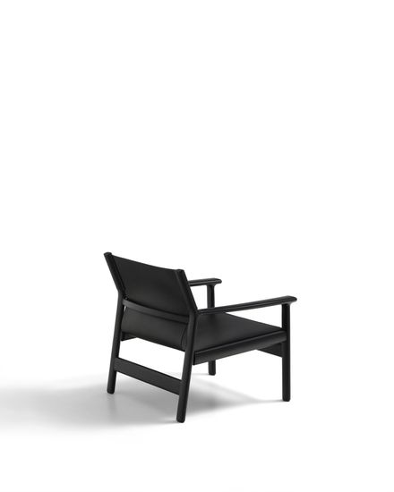 Кресло Jan из переработанной кожи черного цвета и ясеня в черном цвете