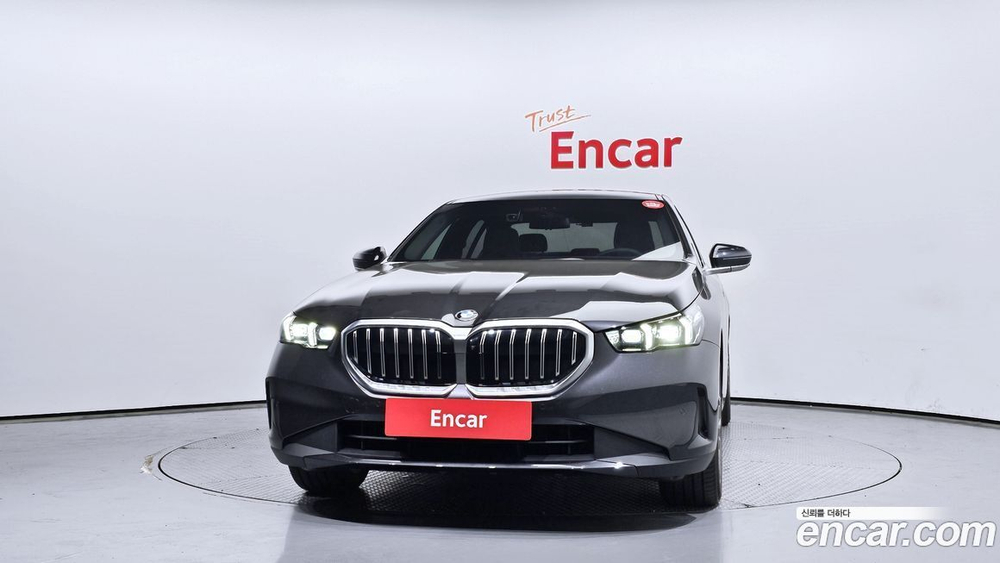 BMW 5 Series (G60) 520i (02.2024)