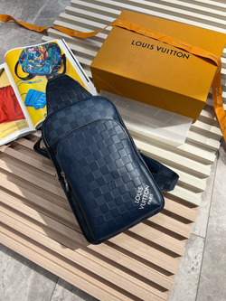 Сумка-мессенджер Louis Vuitton