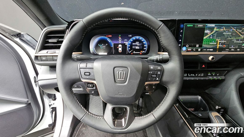 Toyota Crown Crossover 2.5 4WD Hybrid (01.2024)
