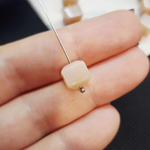 Солнечный камень, бусина кубик 8мм, штучно