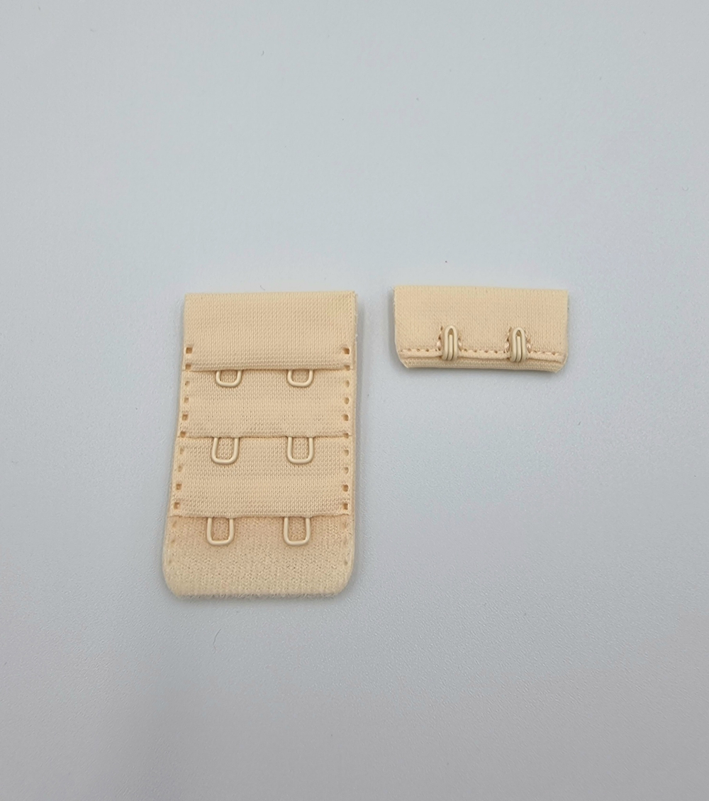 Застёжка тканевая на 2 крючка бежевая 3,2×5,3 см (Pantone 13-1010 TPX)