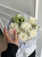 Букет сборный из хризантемы, альстромерии и ромашки