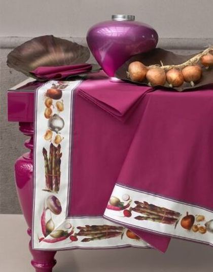 Скатерть 175x270 и 12 салфеток TagHouse 303 Vegetables Овощи малиновые