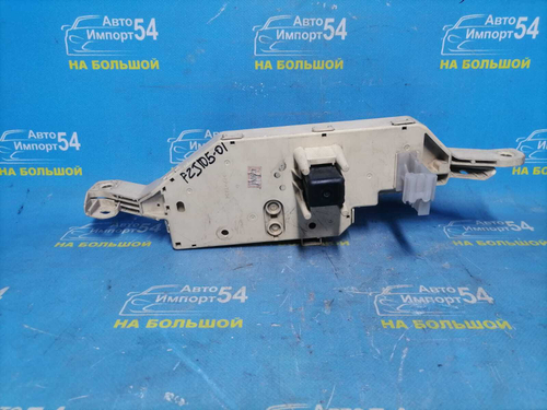 Блок предохранителей салонный TOYOTA LAND CRUISER 1999