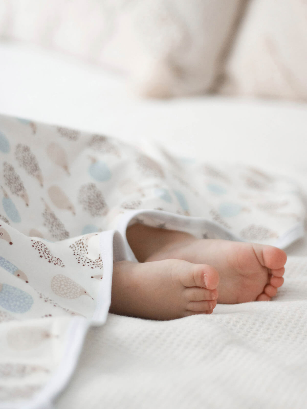 Двусторонний плед Mjölk Ёжики на экрю, уценка