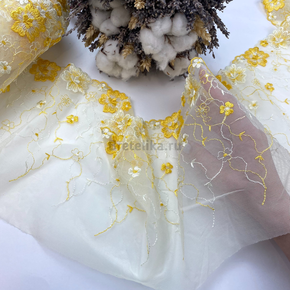 Вышивка на сетке желтая 19 см