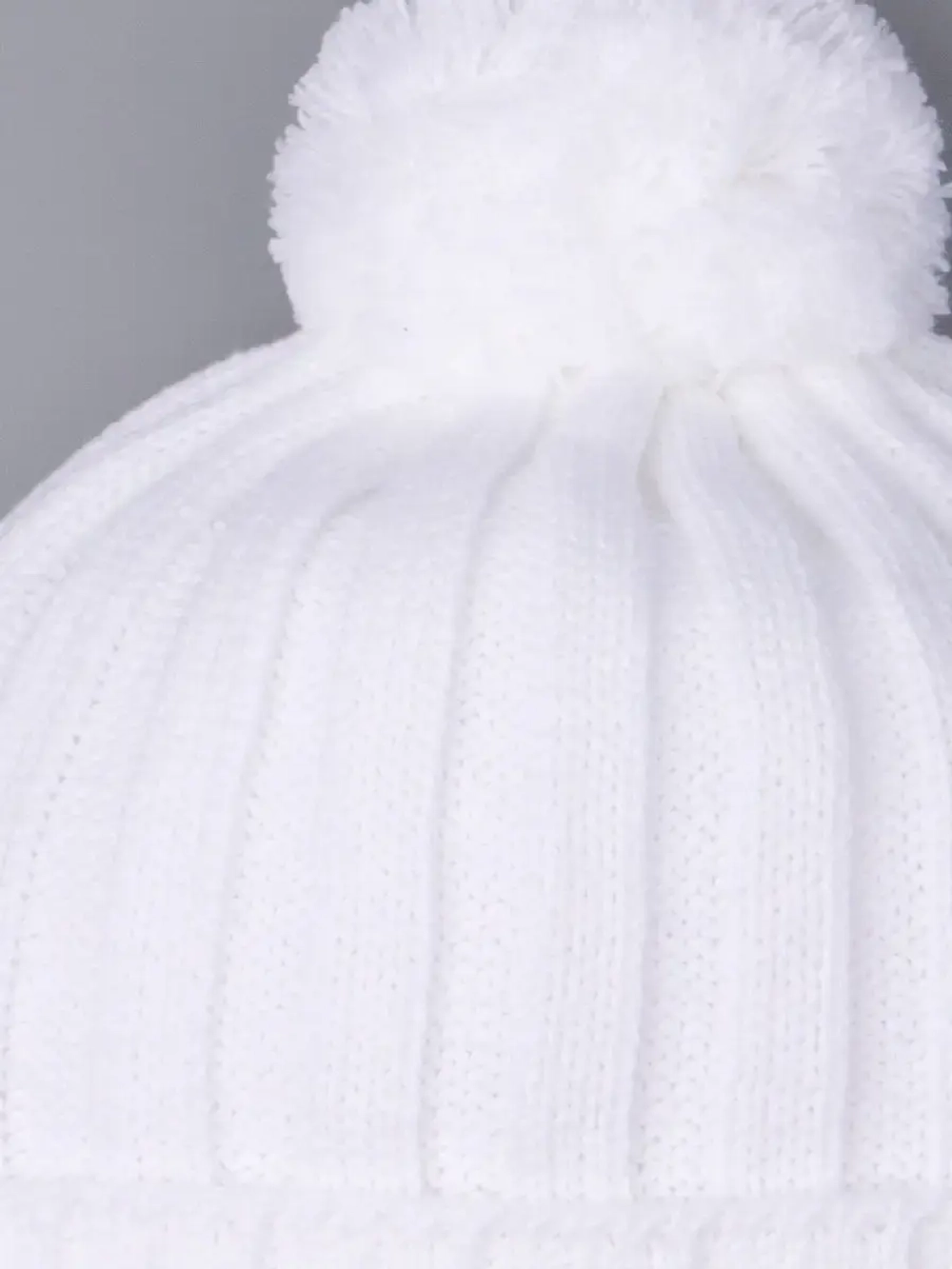 Шапка детская осенняя вязаная с помпоном