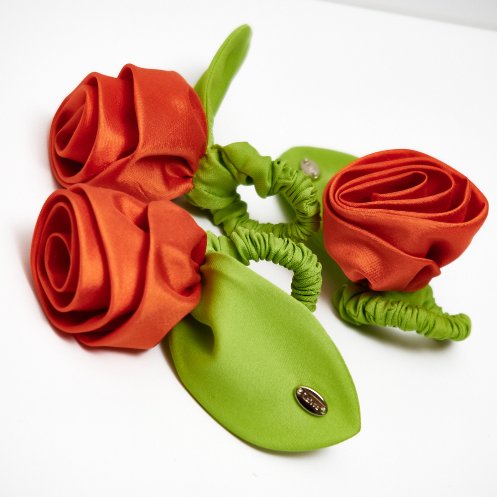 Резинка-роза оранжевая с листиком
