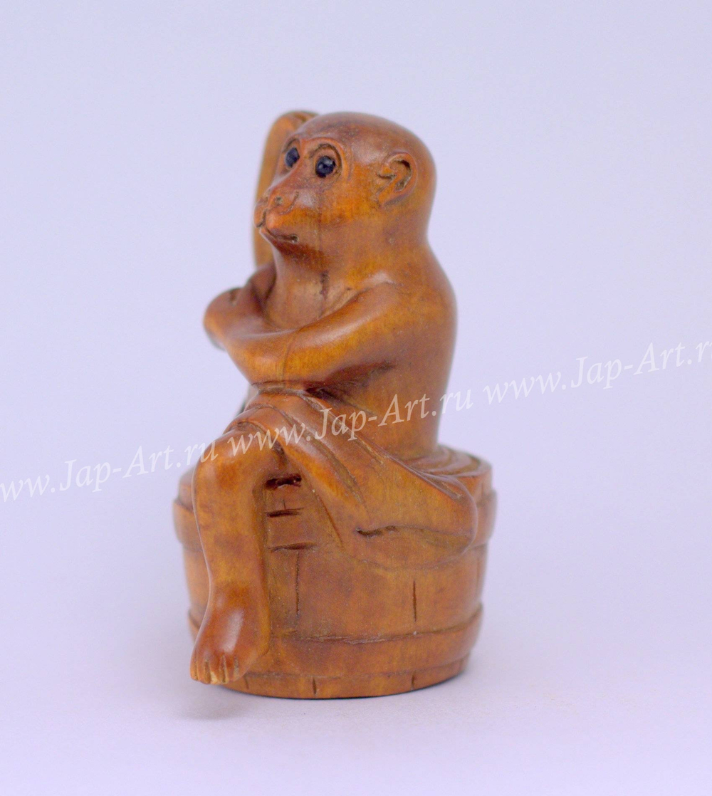 Нэцкэ Обезьяна на бочке