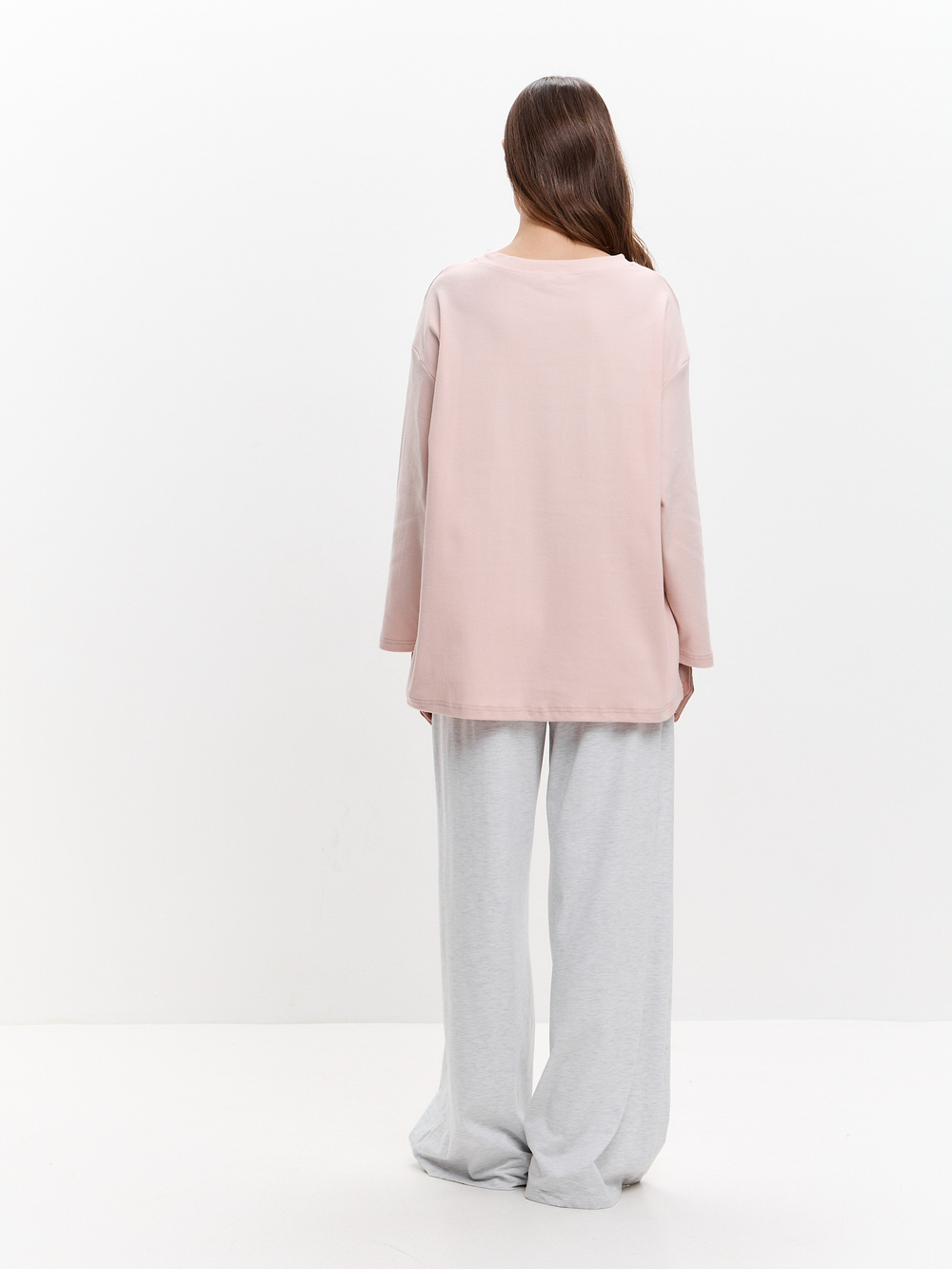 базовый лонгслив в пудровом цвете для новогодних каникул