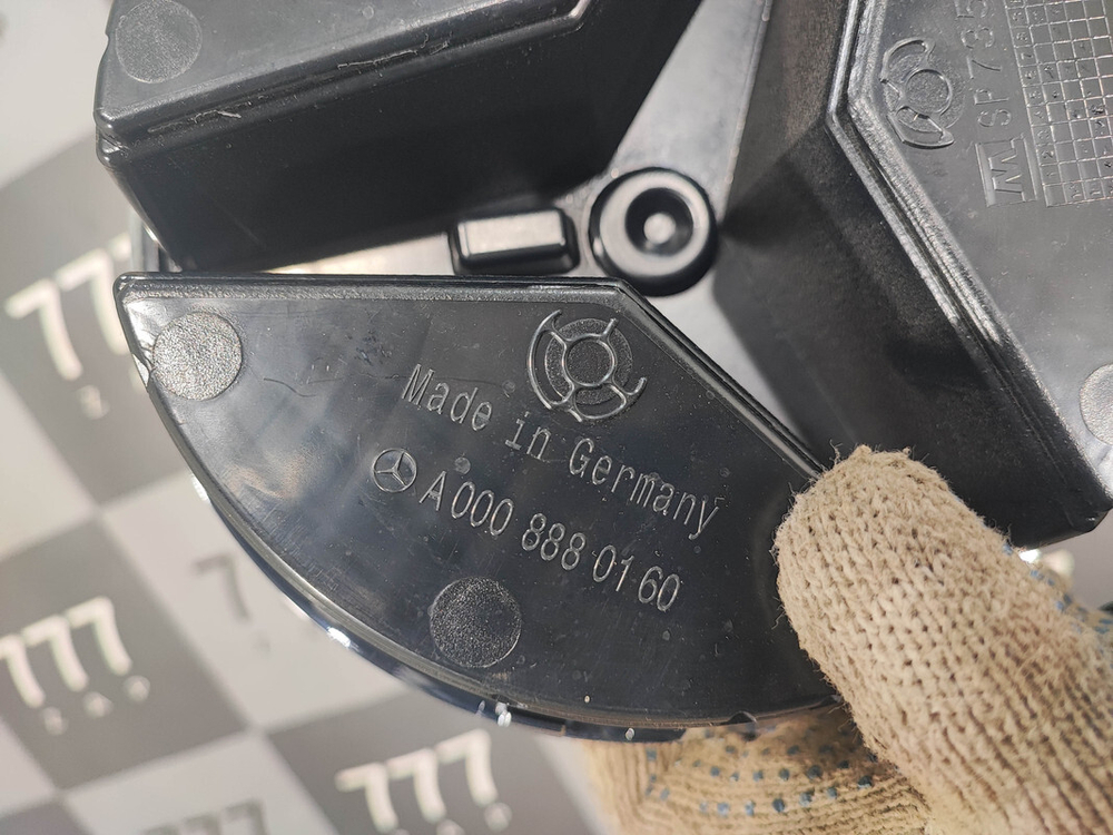 Эмблема Mercedes ML GLE (W166) 11-18 Новая Оригинал A0008880160