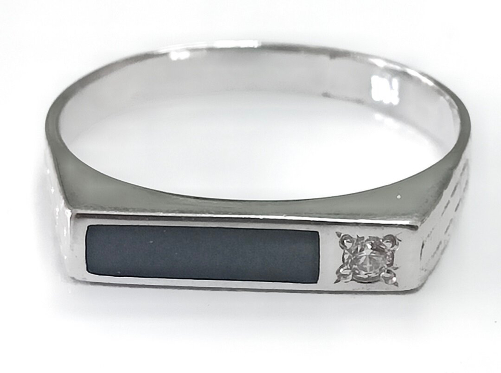 Ювелирное кольцо из серебра с ониксом