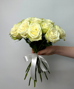 Букет из 19 белых роз