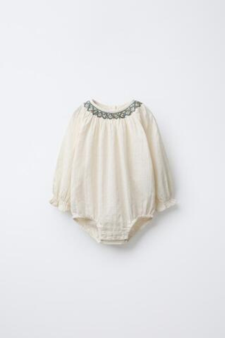 ZARA БОДИ С КОНТРАСТНОЙ ВЫШИВКОЙ, ВАНИЛЬНЫЙ