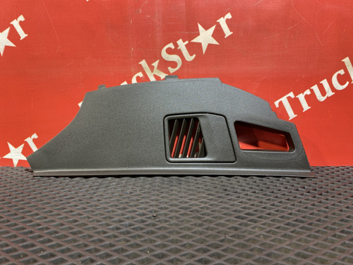 Накладка на торпедо левая