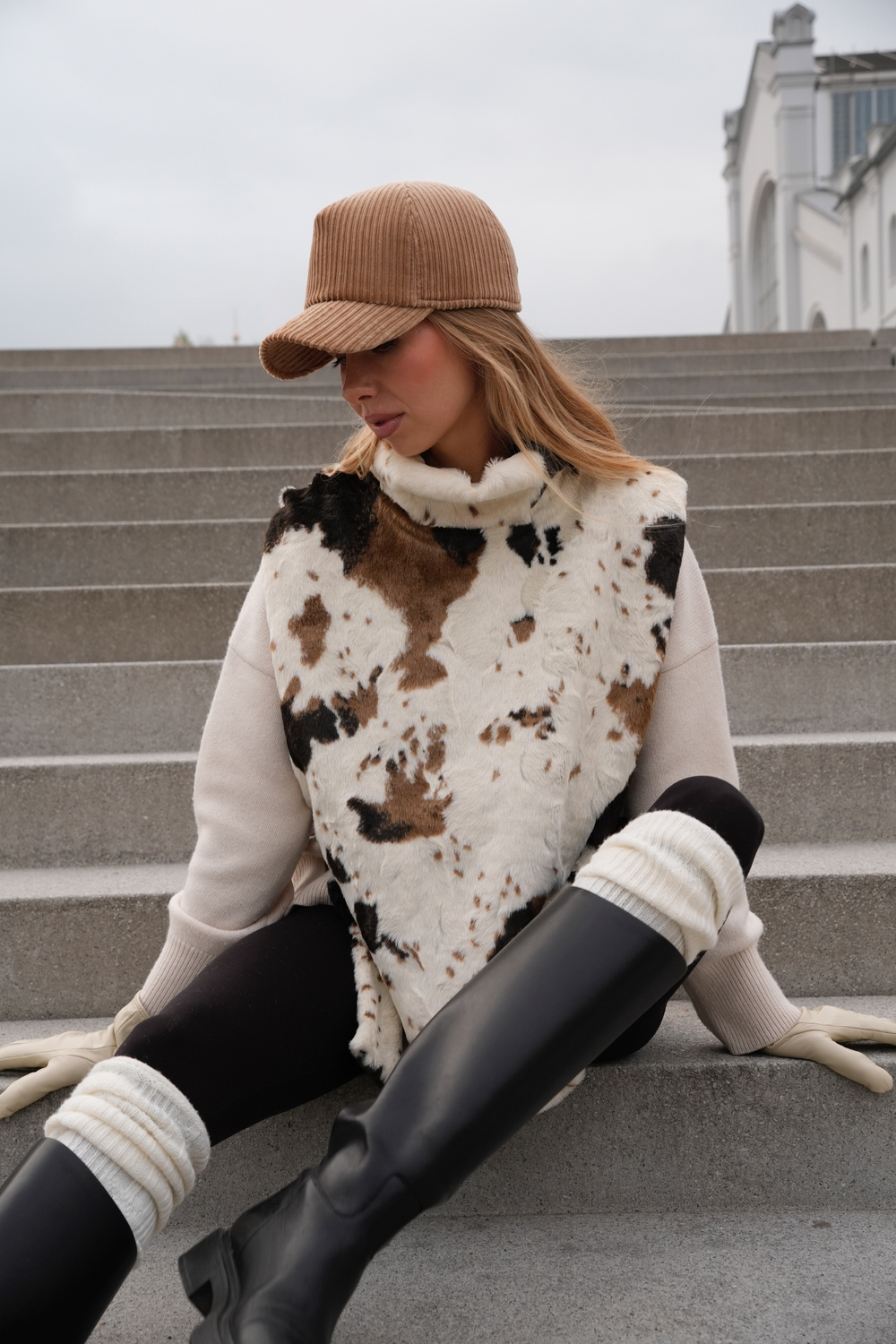 Меховая манишка трехцветная