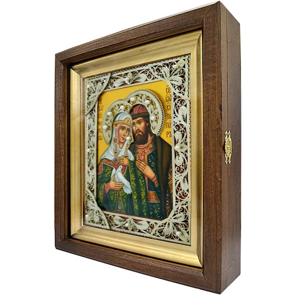 Писаная икона Св. Петра и Февронии Муромских с голубем в серебряной ризе с натуральным жемчугом.