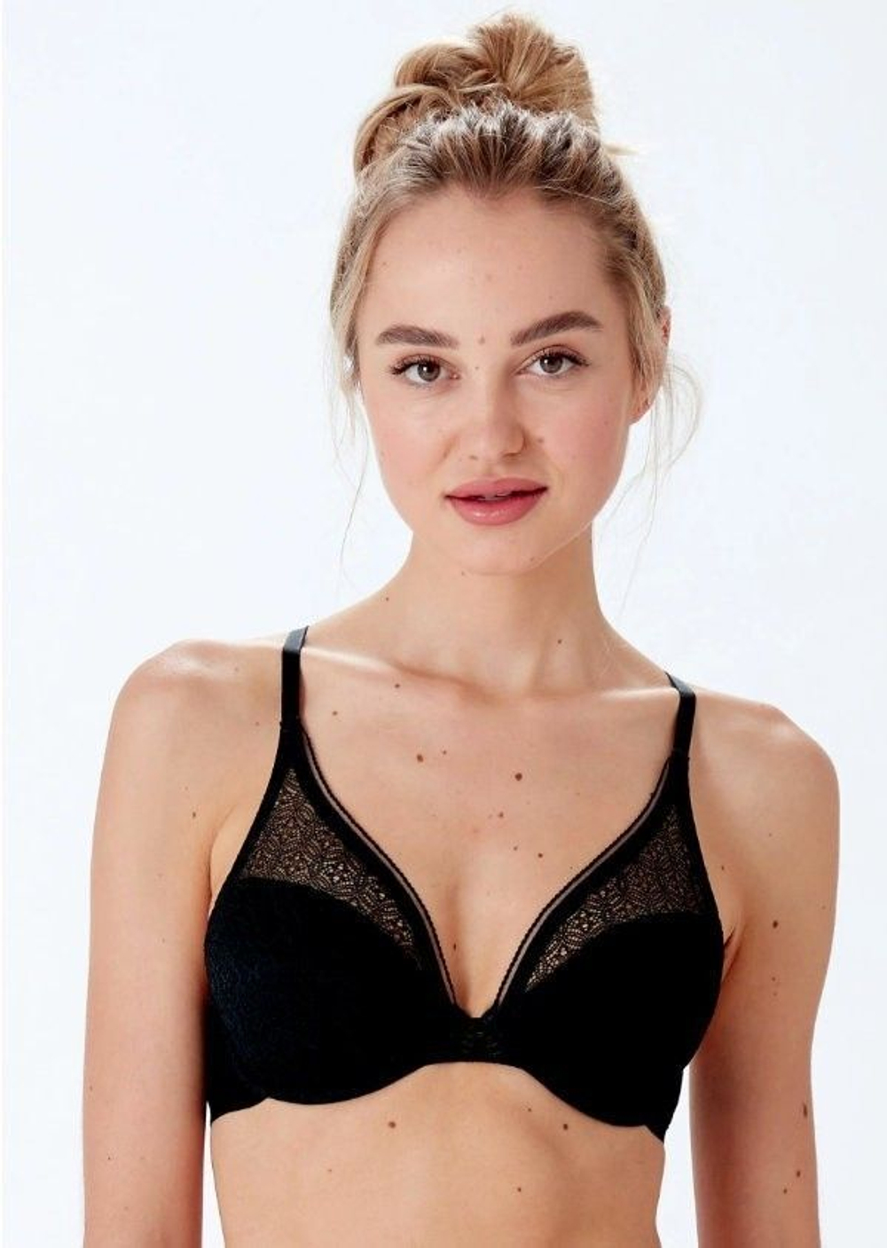 Бюстгальтер с кружевной чашкой на поролоне Delicate Lace (Размер: 34D) (Цвет: черный)