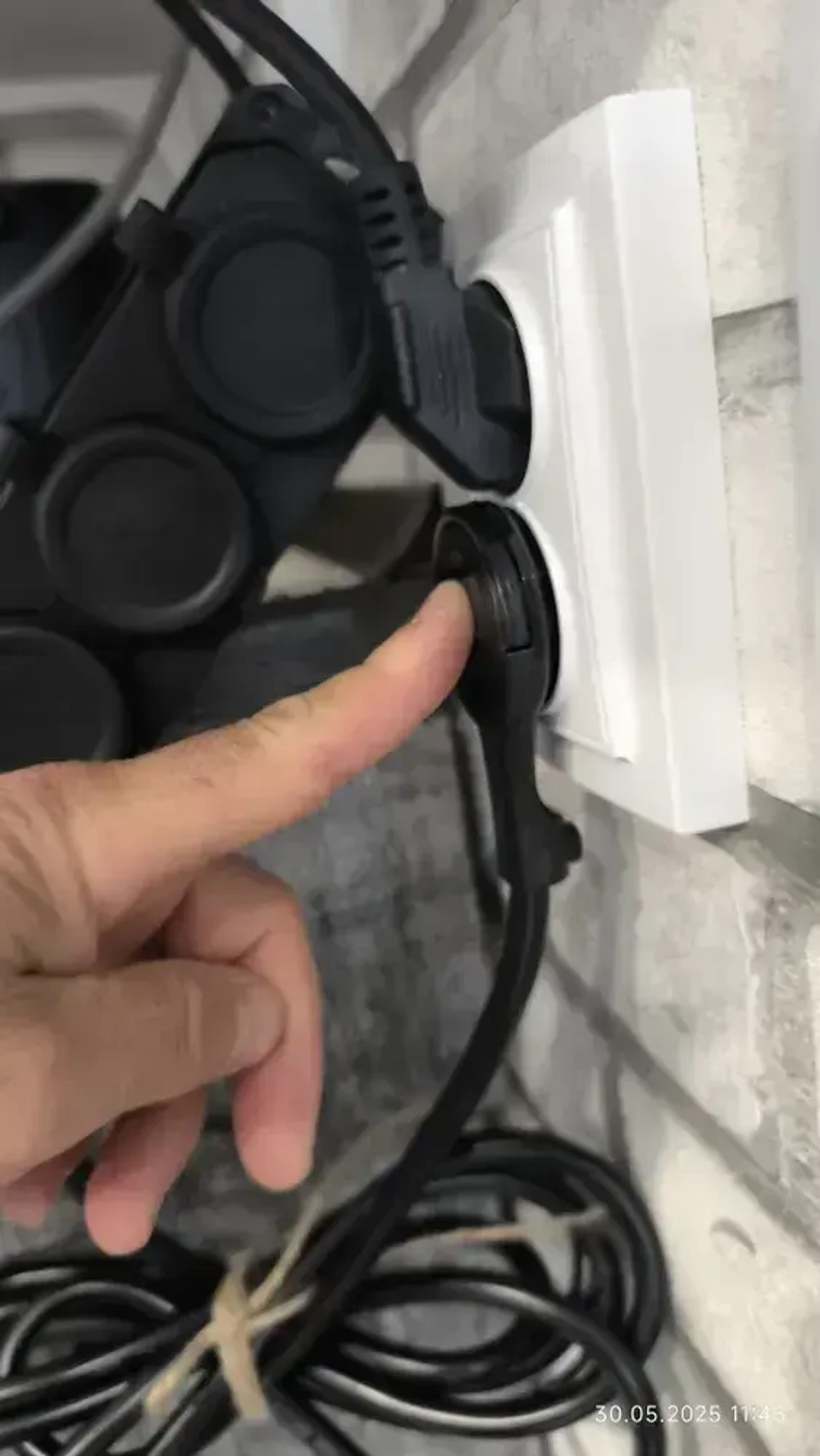 Удлинитель С плоской потайной Вилкой с Кольцом 3 метра 3 влагозащитные розетки IP45 с защитными крышками с заземлением