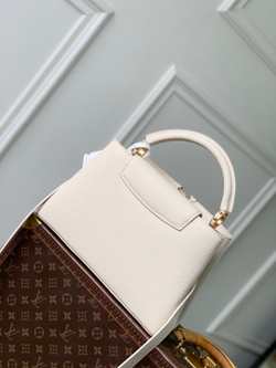 Louis Vuitton Capucines MM